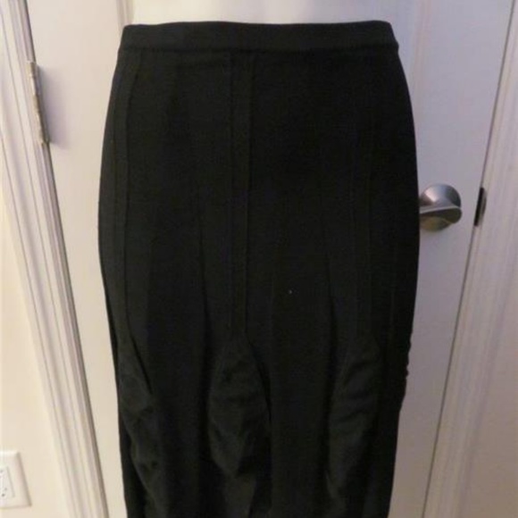 D. EXTERIOR BLACK PLEATED SKIRT SIZE SMALL - Picture 1 of 7